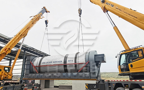 重金屬污泥烘干設(shè)備吊裝現(xiàn)場(chǎng) 重金屬污泥烘干設(shè)備吊裝現(xiàn)場(chǎng)